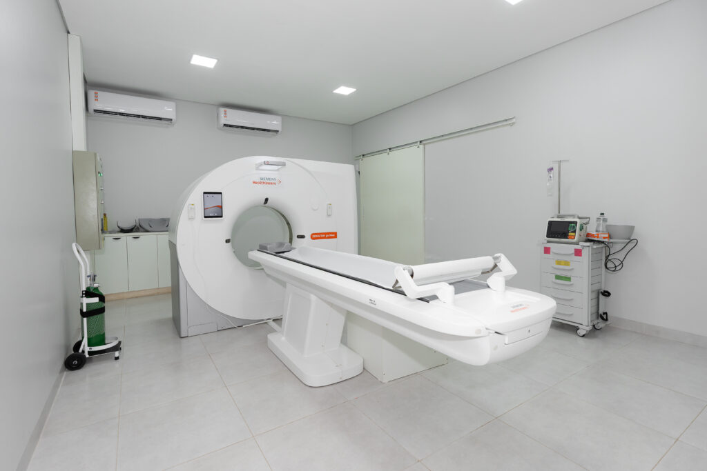 Aparelho de tomografia disponivél para diagnósticos 